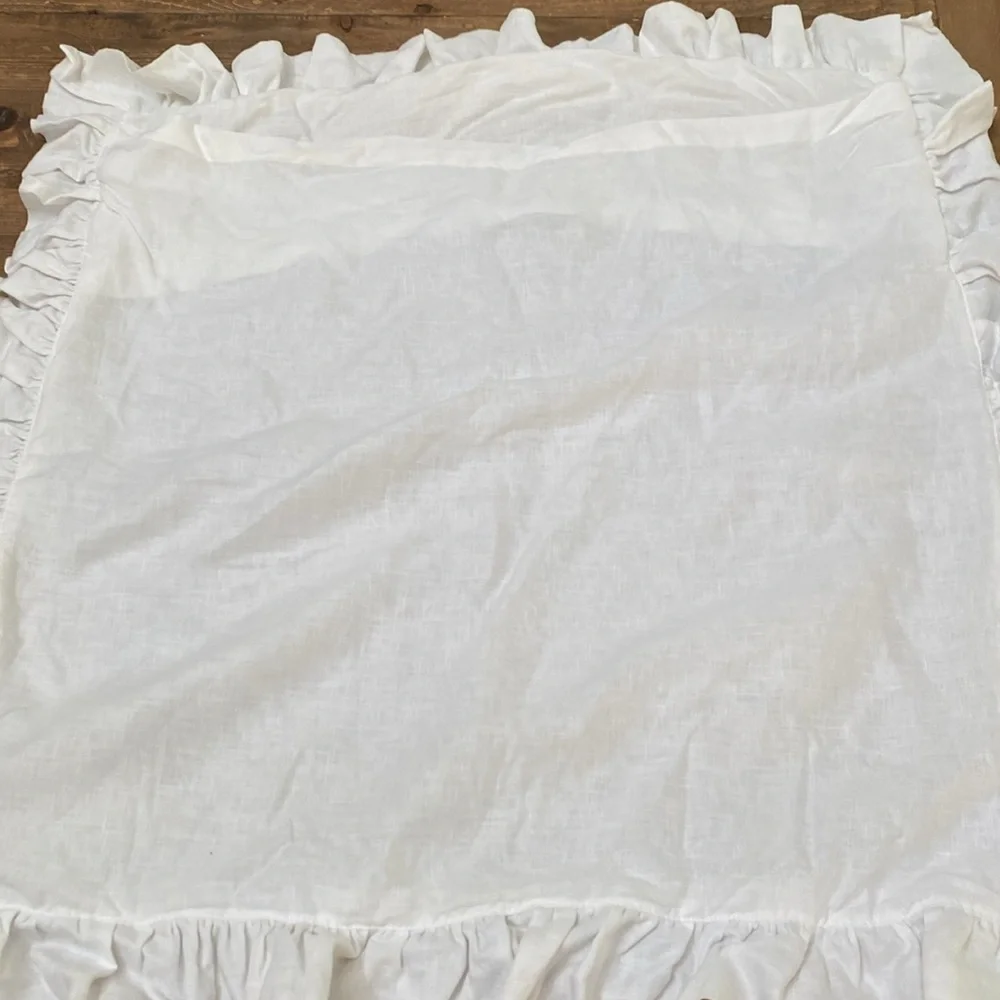 POTTERY BARN white linen 26x26” pillow cover with ruffle and envelope closure